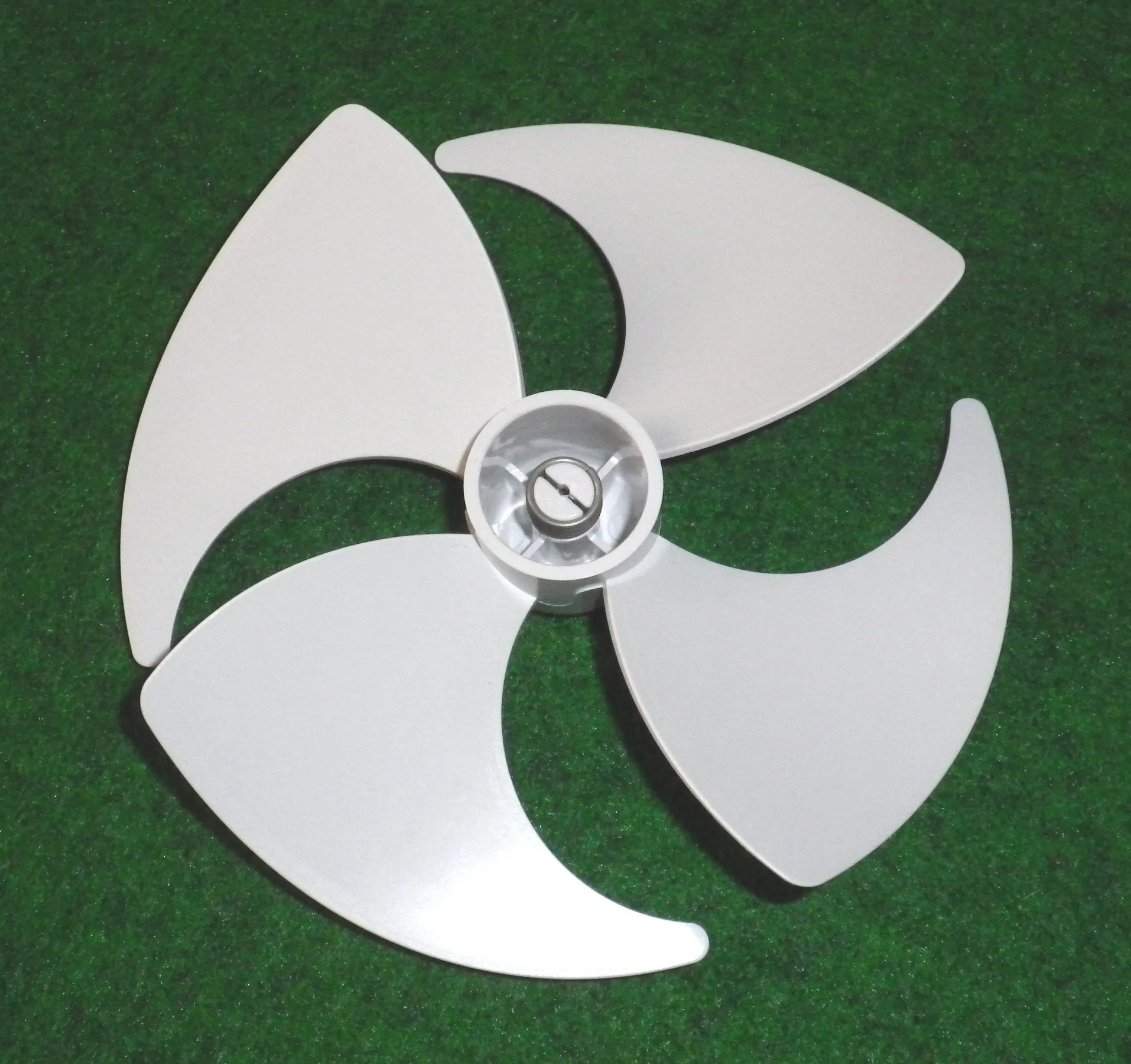 Genuine Whirlpool 12cm Plastic CCW Fan 3mm Mount & 4 Blades - Part # DA31-00010B