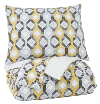 Mato Signature Design by Ashley Comforter Set King