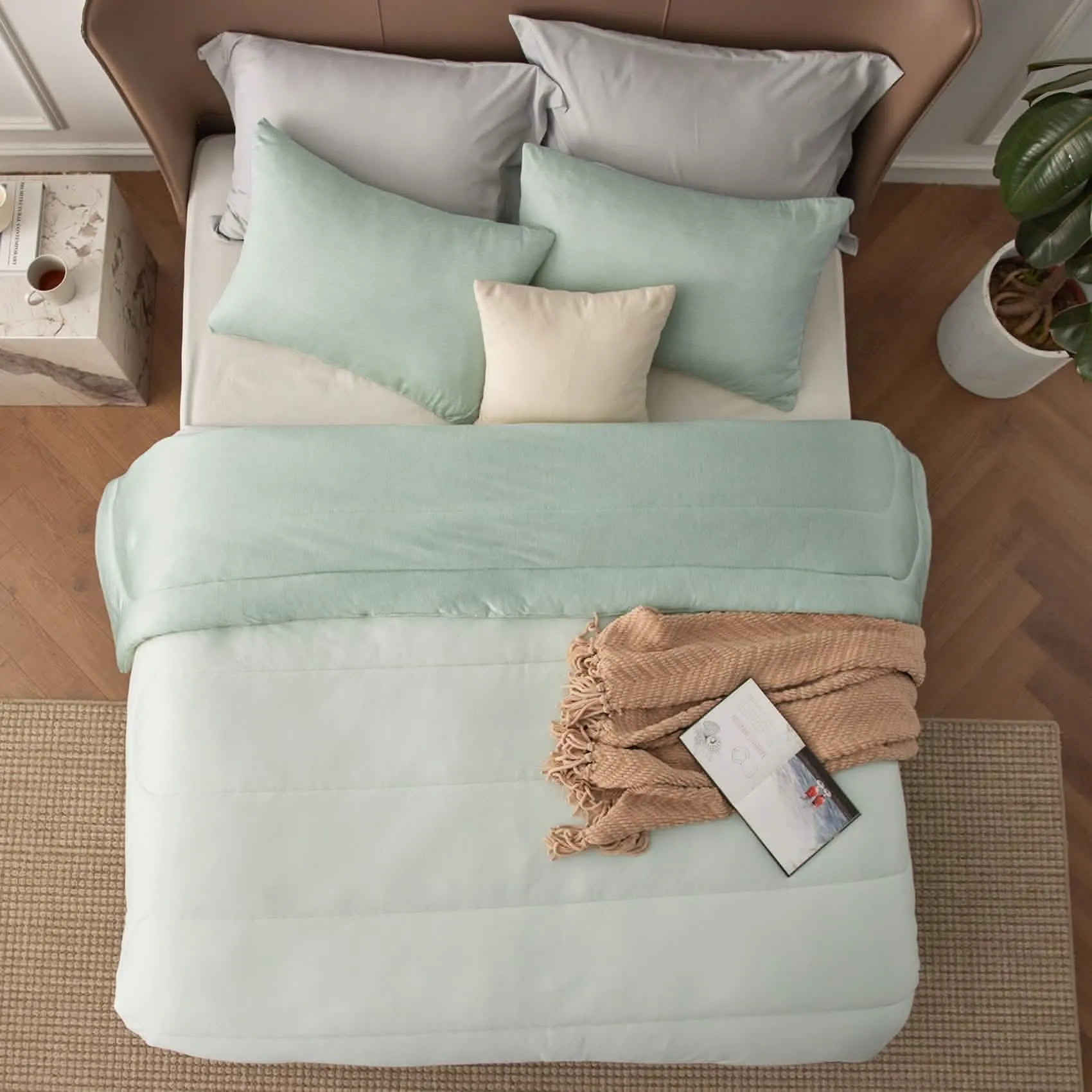 Reversible Warm and Cooling Comforter Set