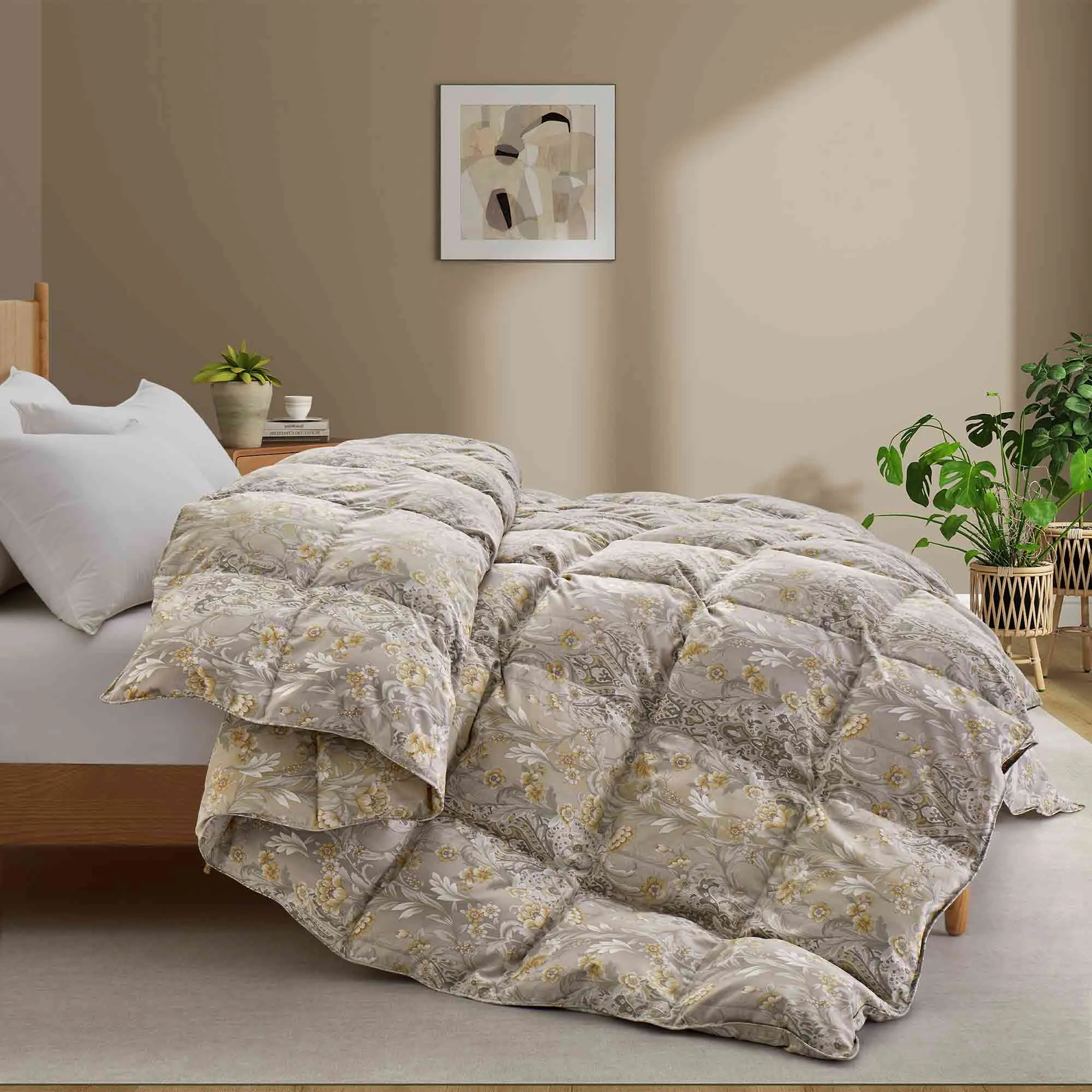 White Goose Feather Fiber and Down Comforter