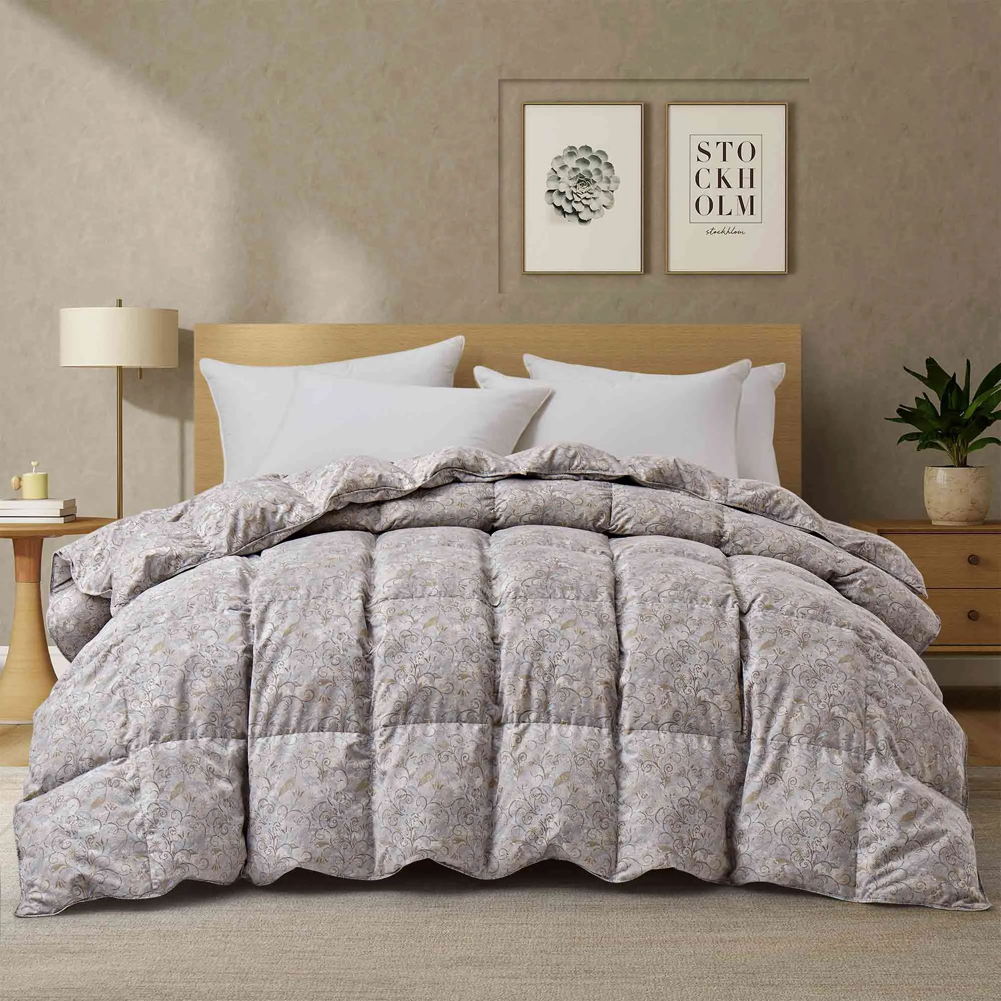 White Goose Feather Fiber and Down Comforter