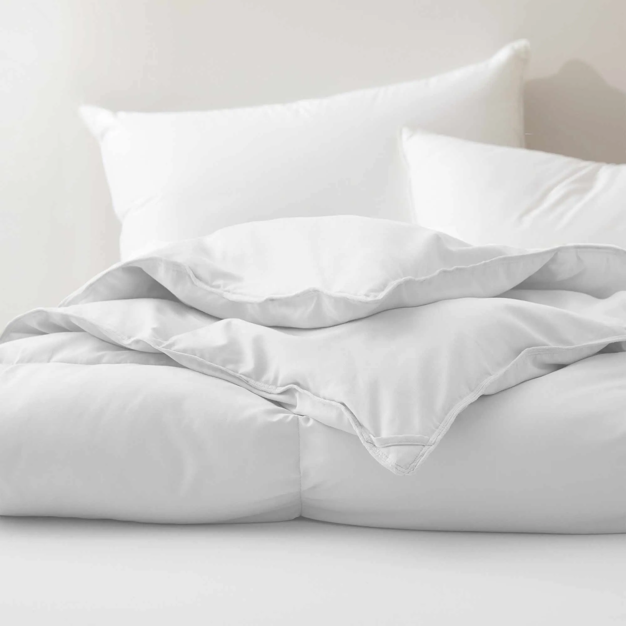 White Goose Feather Fiber and Down Comforter